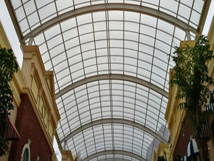 渝中屋面网架顶棚吊装方案